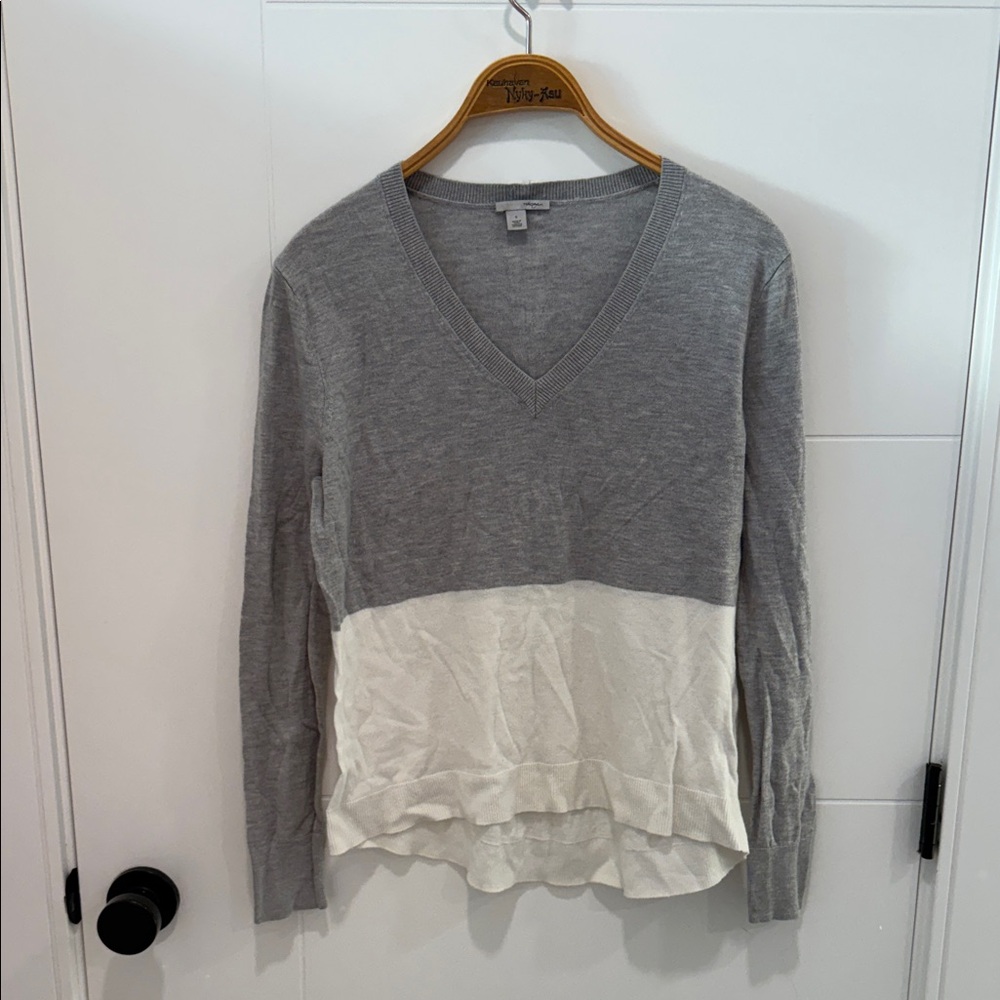 Halogen Gray And White V-Neck Colorblock Sweater Size Small
